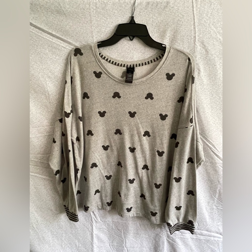 Disney   Mickey Mouse log logo lounge / pajamas pair  size XL sold by Costco